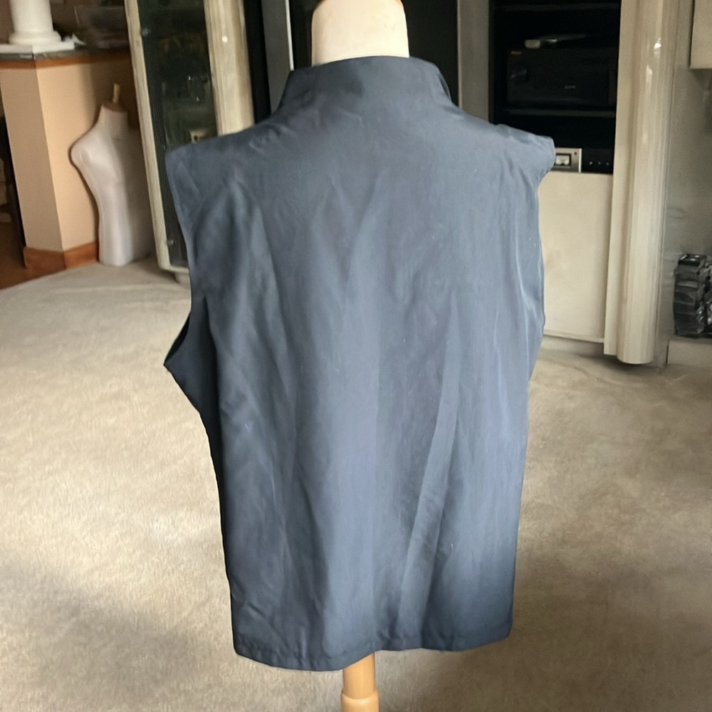 Burberry Women’s Golf Vest - Picture 6 of 10